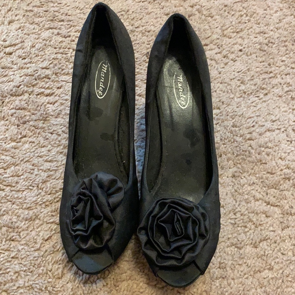 Mandees black heels. Size 8.5
